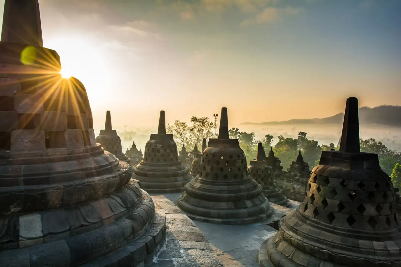 Voyage d'immersion de Java à Bali : le lever du soleil sur le temple de Borobudur