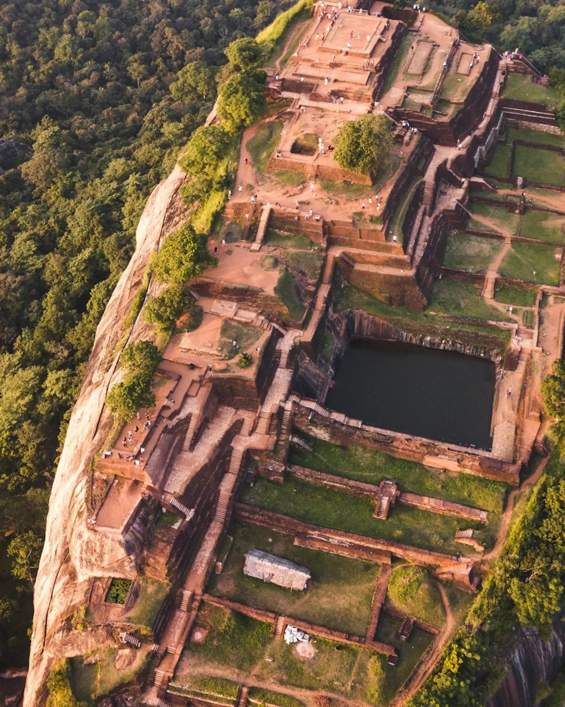 Ascension du rocher de Sigiriya : exploration de la forteresse antique au Sri Lanka