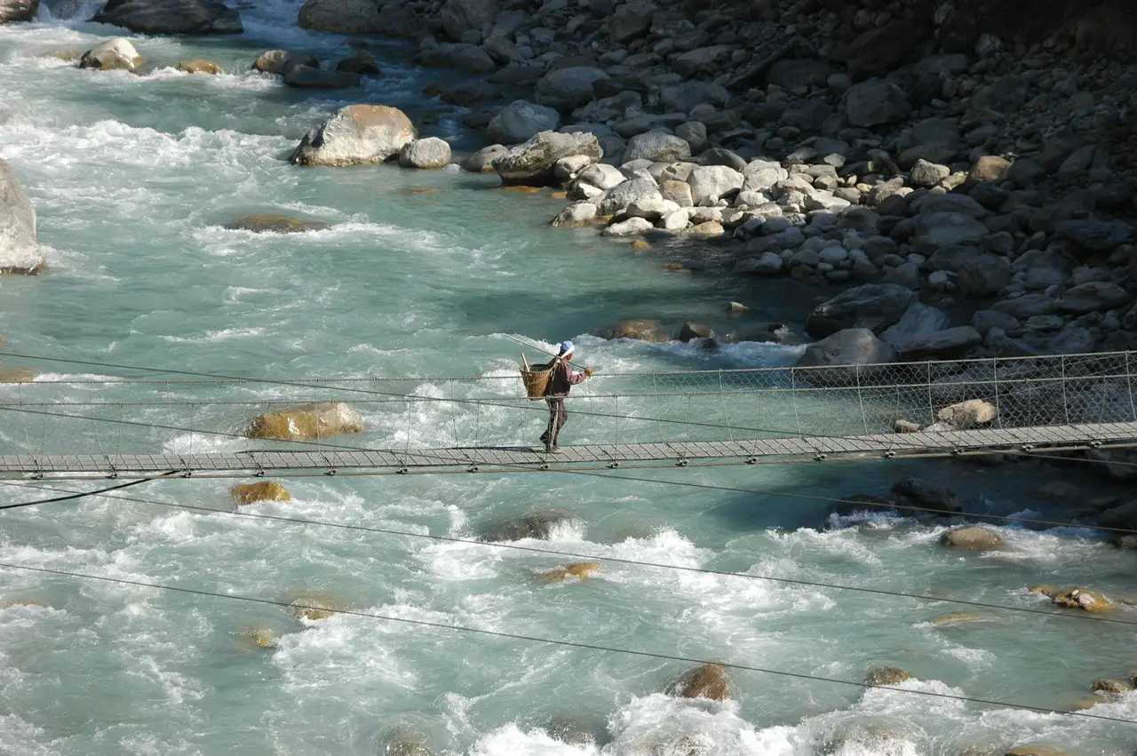 Trek de Galeshwor à Bas Kharka : traversée de la Kali Gandaki et villages Magars au Népal
