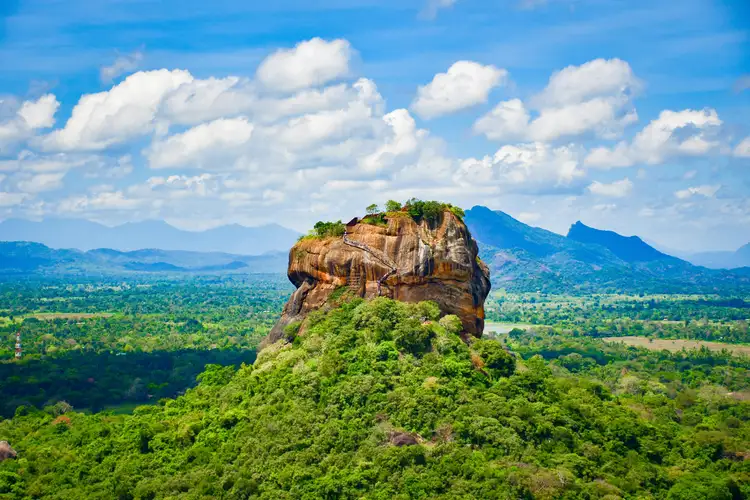 Visite de Sigiriya : ascension de la forteresse rocheuse et massage ayurvédique