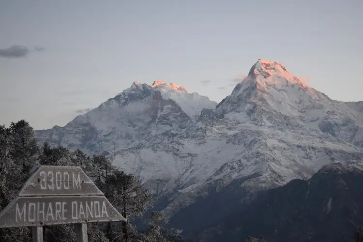Trek de Mohare Danda à Tikot : descente de crête et immersion rurale au Népal