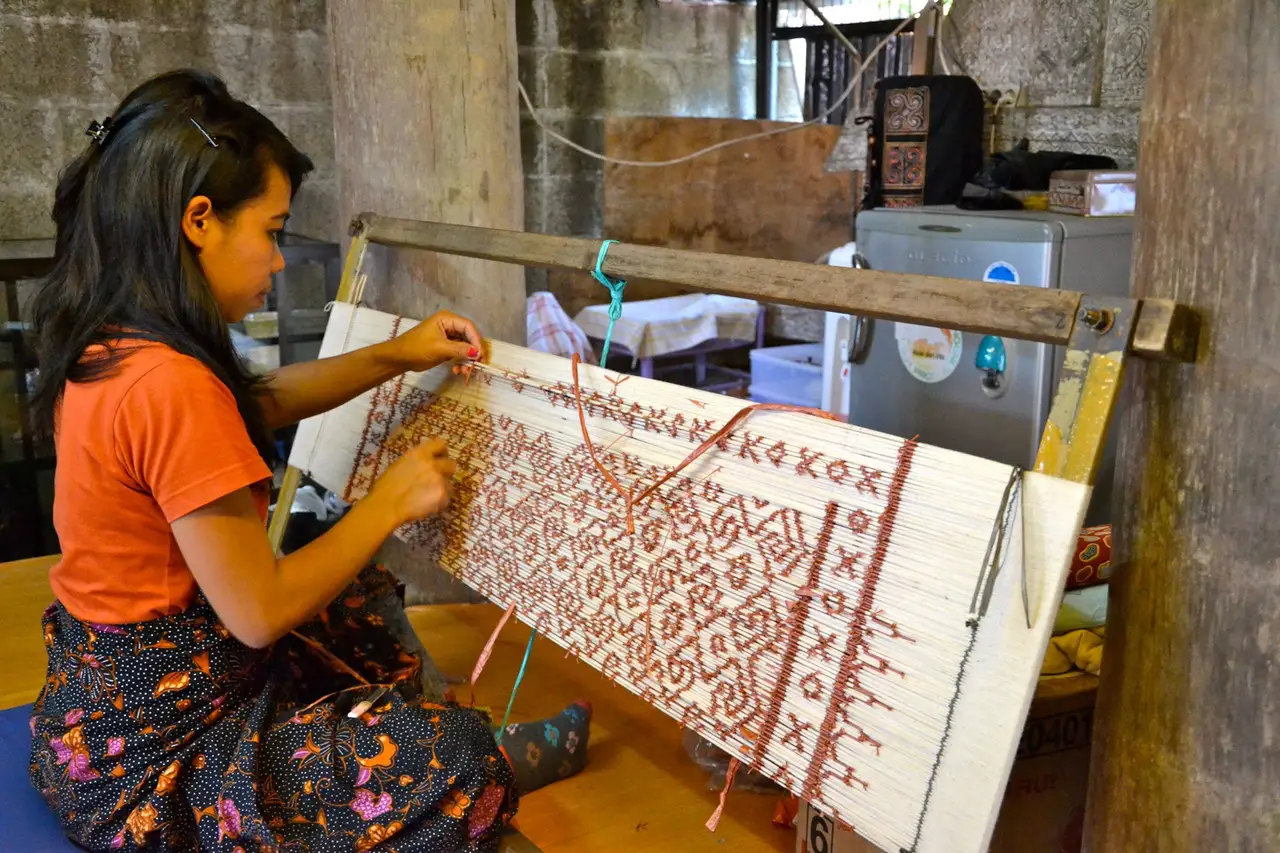 De Sengkang à Bira : atelier de tissage traditionnel, village ancestral de Kajang et plages de sable blanc