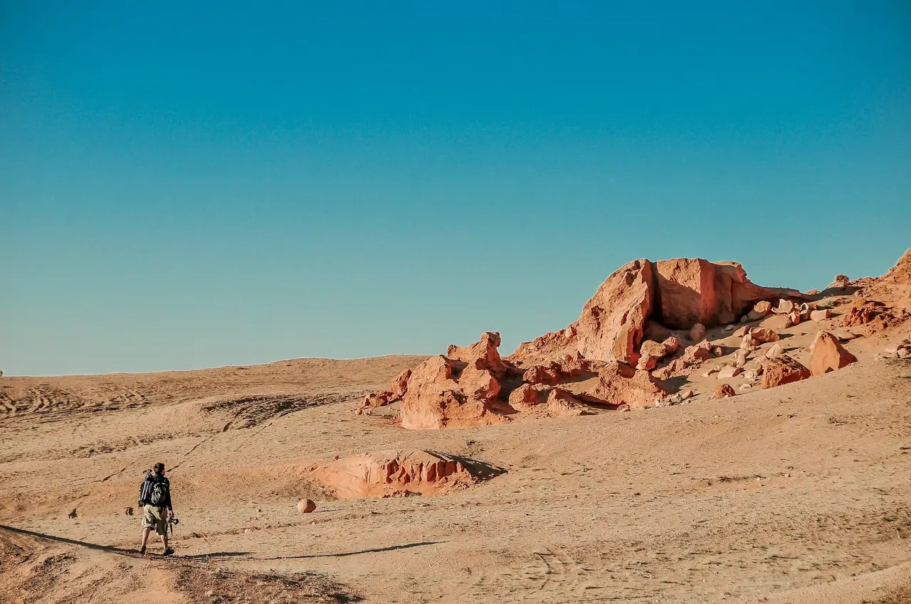 Un marcheur dans le désert de Gobi