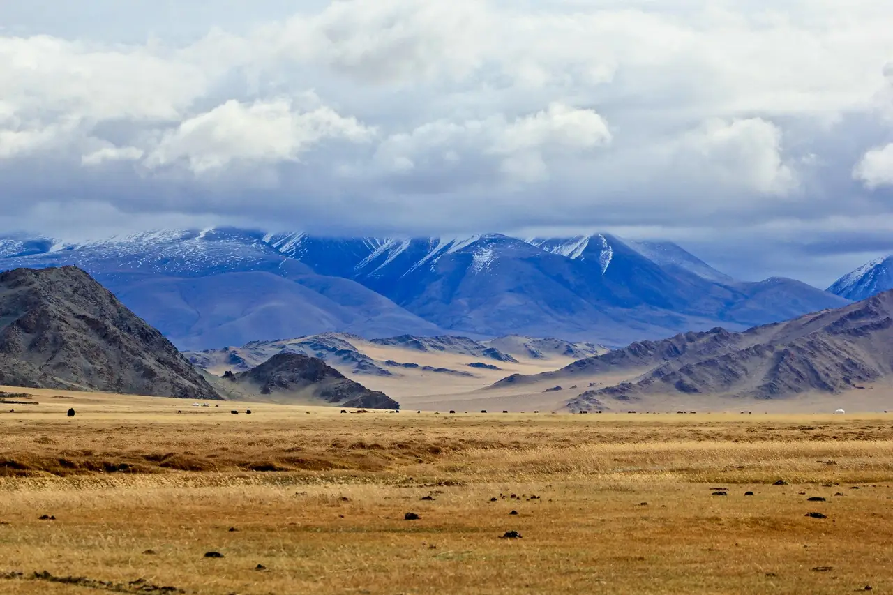 Steppes et montagnes en Mongolie