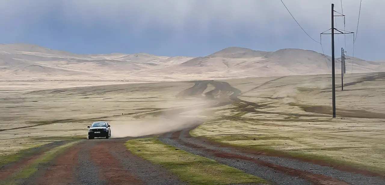 4x4 sur une route de Mongolie