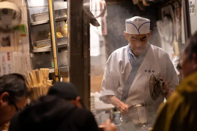 chef dans les rues japonnaises 