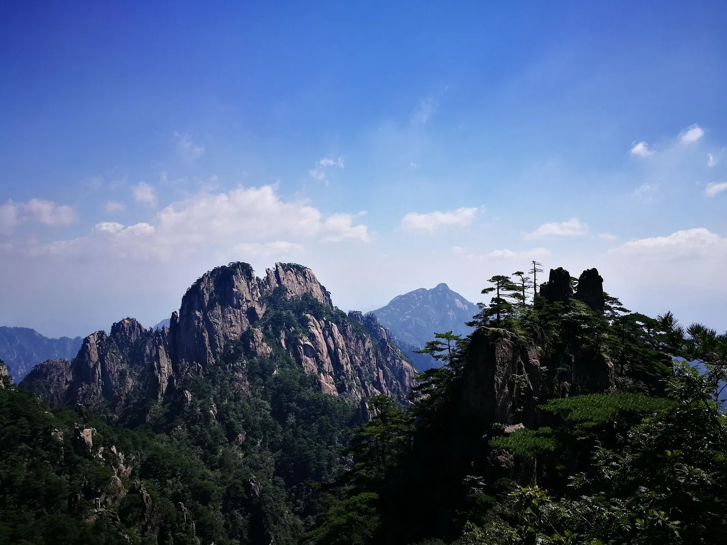 Vue sur les montagnes jaunes Huangshan