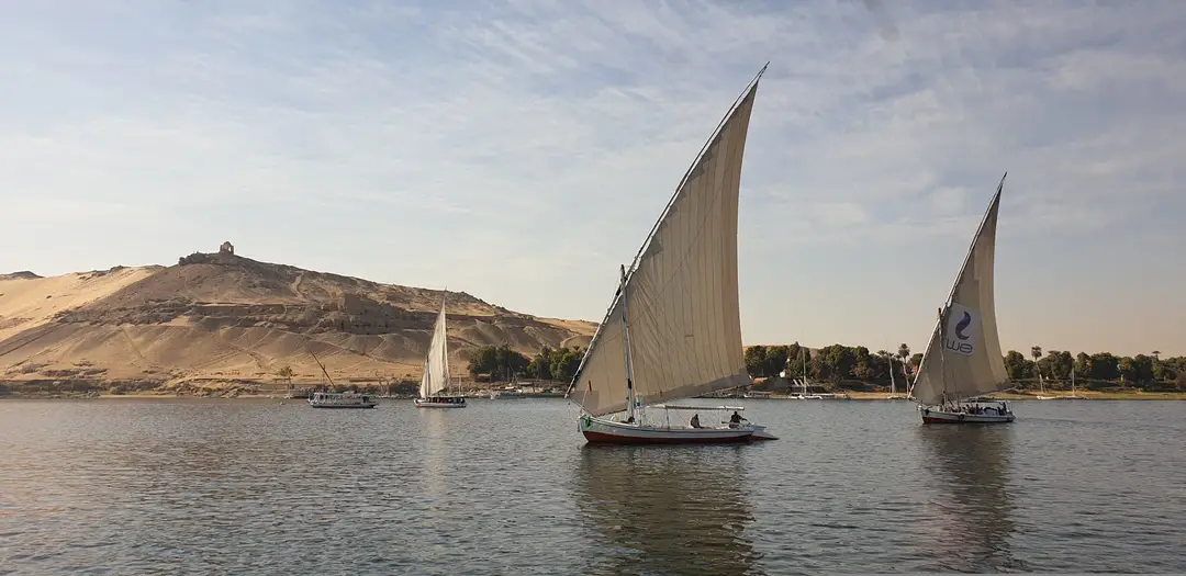 Voyage en Egypte - Vue sur des felouques naviguant sur le Nil