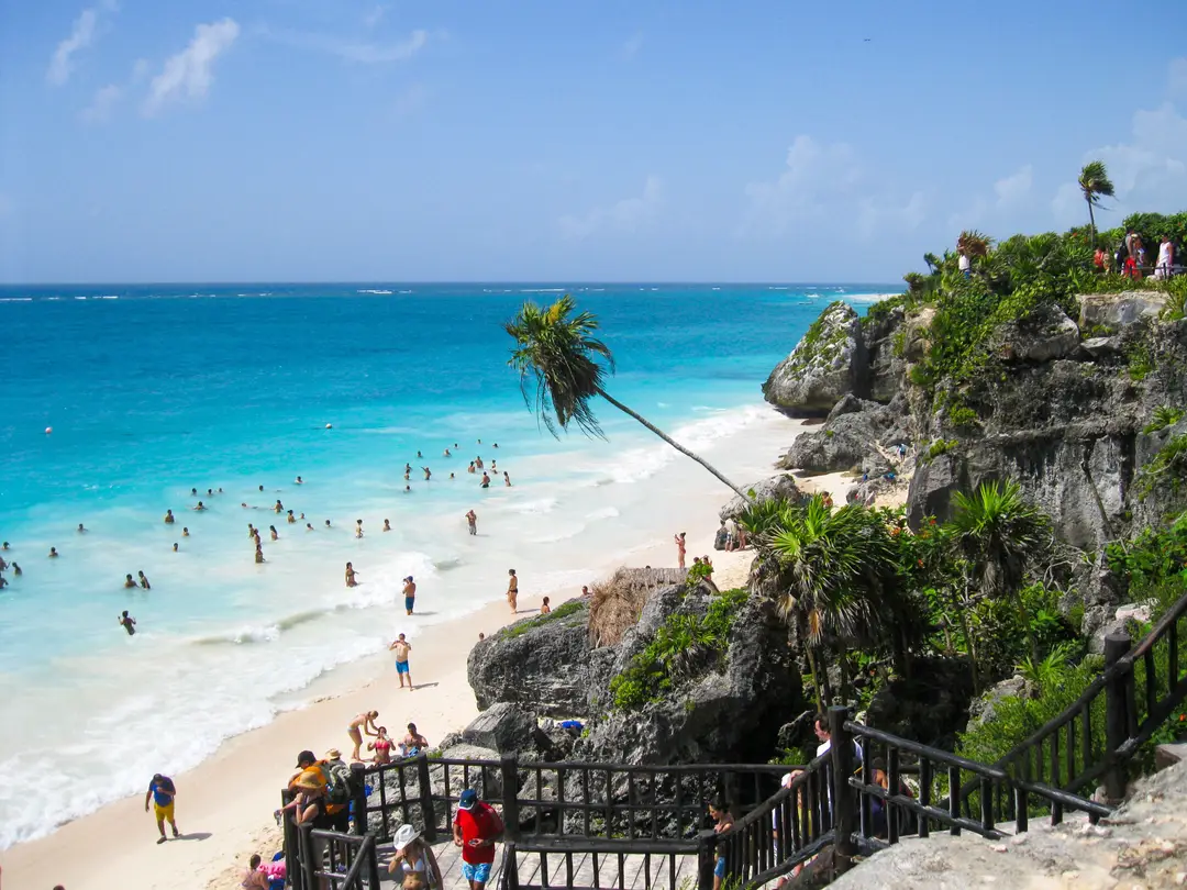 Plage sur la côte caraïbe à Tulum