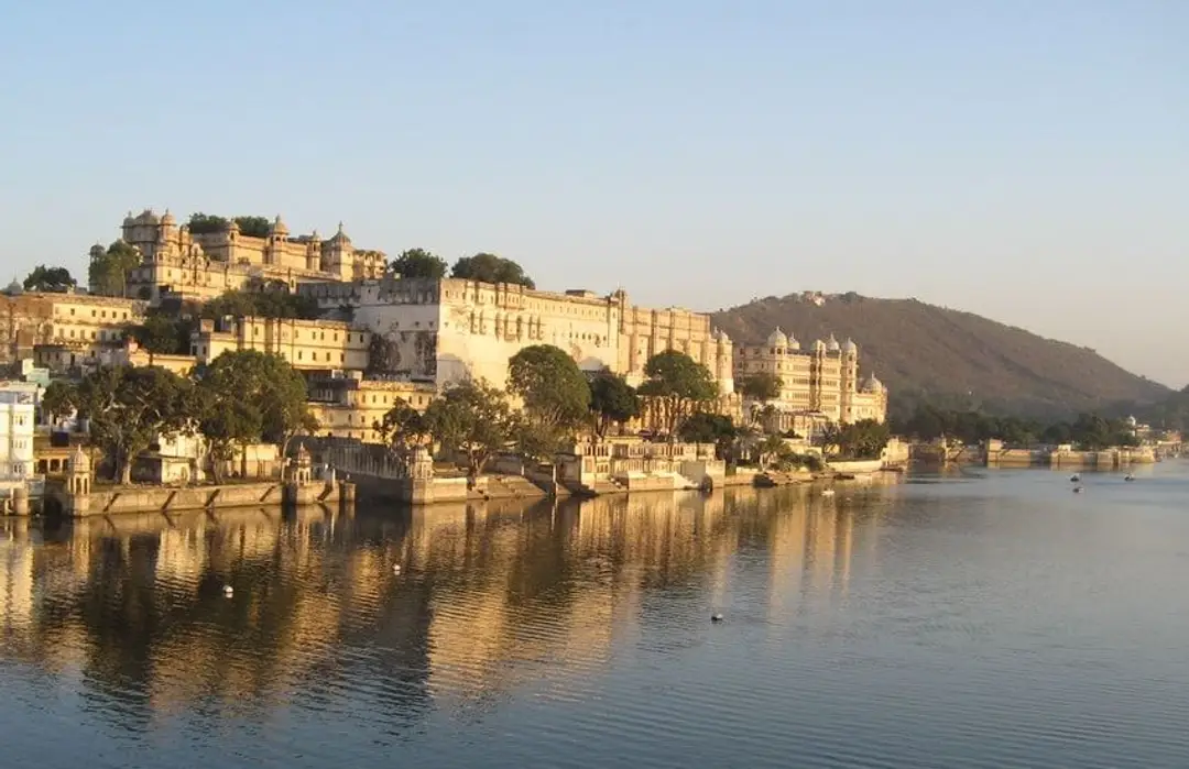 City Palace d’Udaipur au bord du lac Pichola