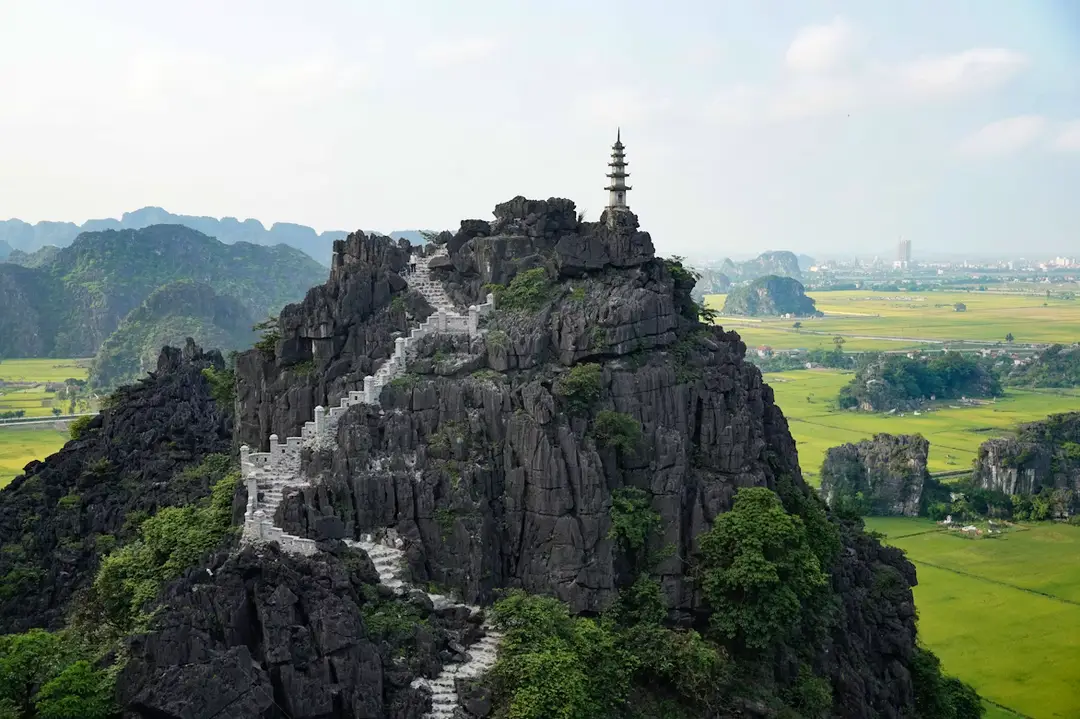 vietnam-ninh-binh-mua-cave.avif
