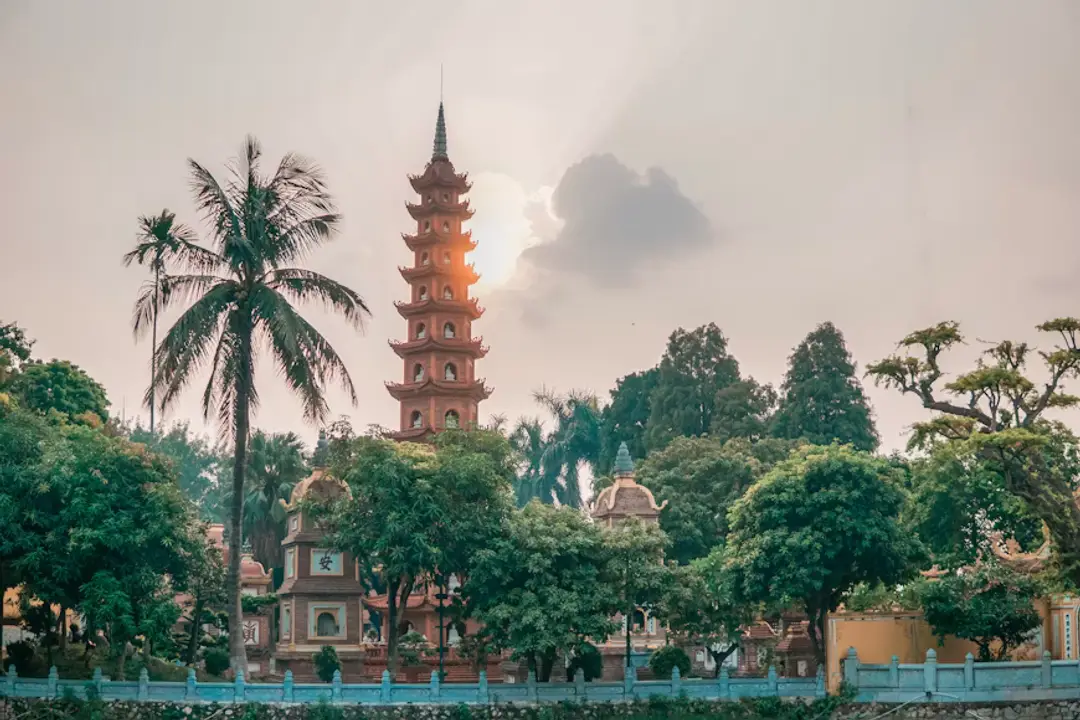 vietnam-tran-quoc-hanoi-tay-ho.avif