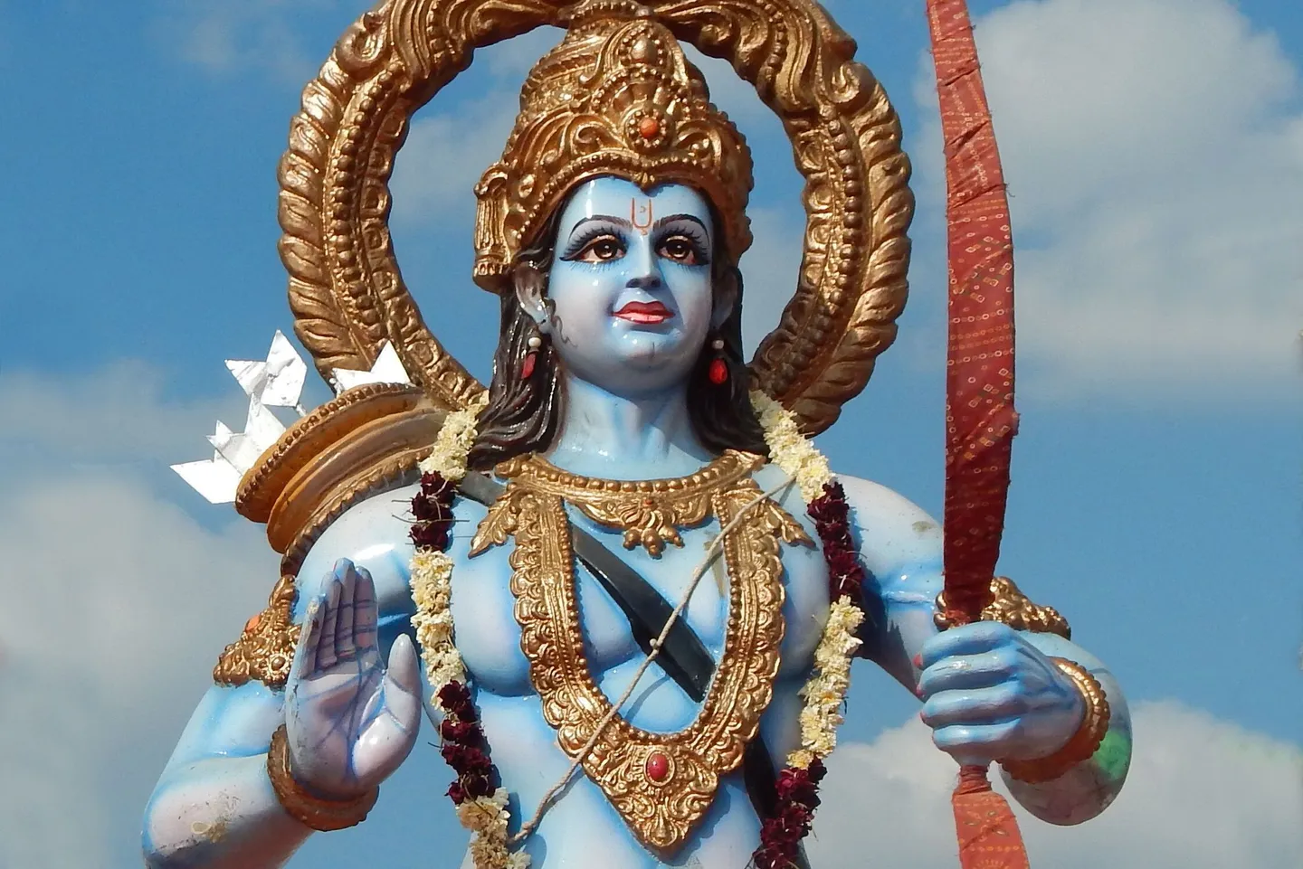 voyage en Inde - Représentation colorée du seigneur Rama avec son arc, héros de l'épopée du Ramayana.