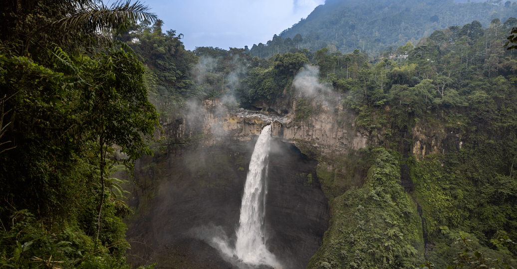 Voyage en Indonésie - Coban Sriti et sa chute d'eau de 100 mètres dans un canyon verdoyant