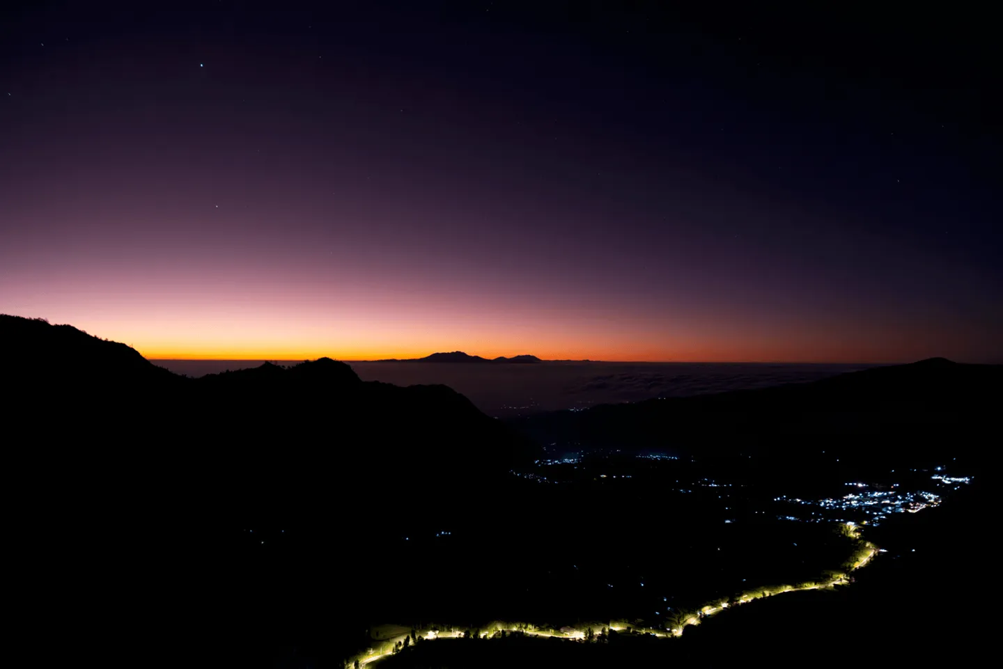 Voyage en Indonésie - vue nocturne depuis le Mont Penanjakan avant le lever de soleil sur le Bromo Voyage en Indonésie - vue nocturne depuis le Mont Penanjakan avant le lever de soleil sur le Bromo