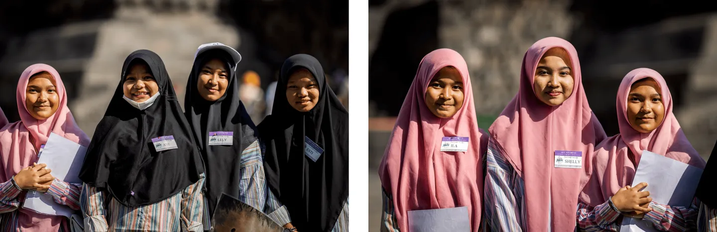 Voyage en Indonésie - sourires et curiosité des jeunes Javanaises en visite à Borobudur