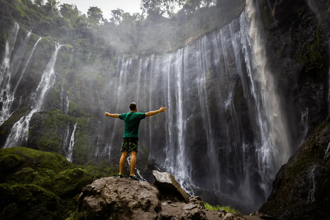 Voyage en Indonésie - Brume montante de Tumpak Sewu offrant compositions photographiques exceptionnelles