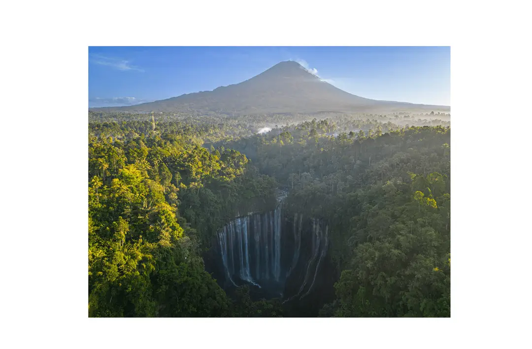 Voyage en Indonésie - cascade Tumpak Sewu « mille chutes » avec 120 mètres de hauteur vue panoramique