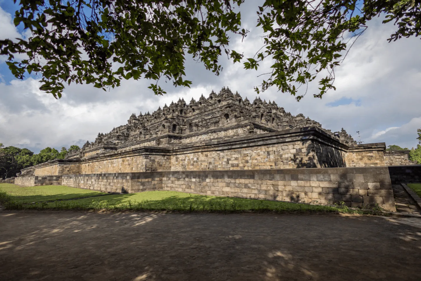 Voyage en Indonésie - temple Borobudur du IXe siècle, plus grand monument bouddhiste du monde