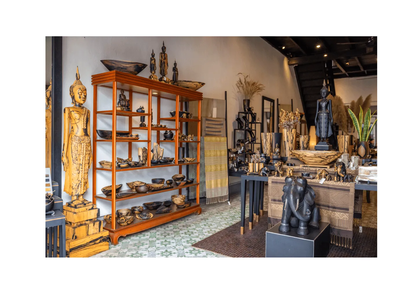 Voyage au Laos - atelier Caruso Creations depuis 1997 travaillant les bois indigènes du Laos