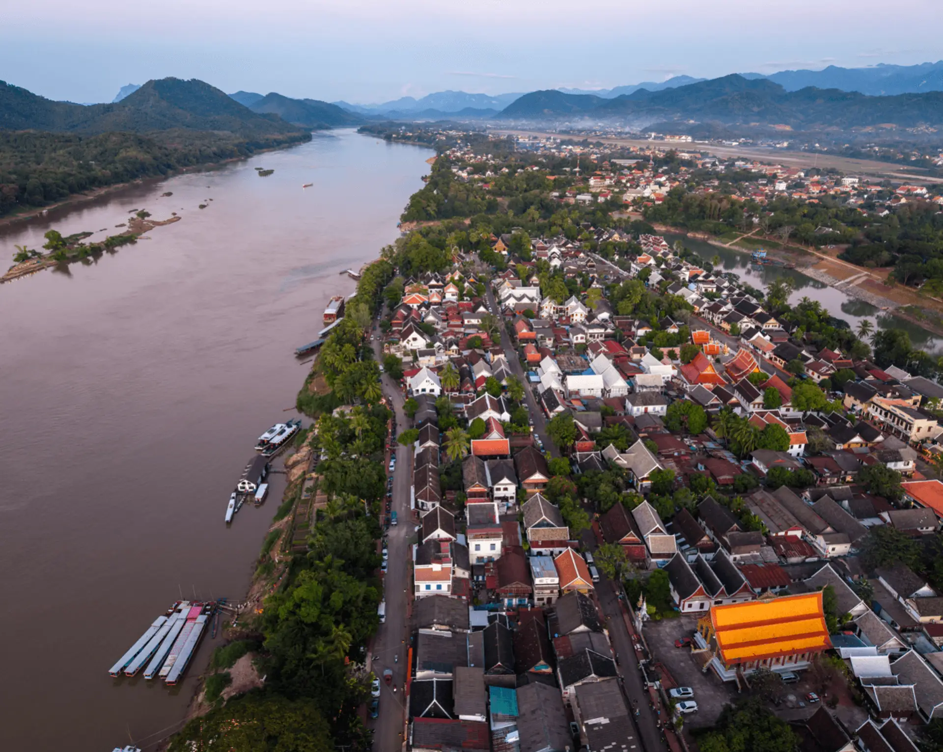 Voyage au Laos - Luang Prabang au confluent du Mékong et de la Namkhan, ville classée UNESCO
