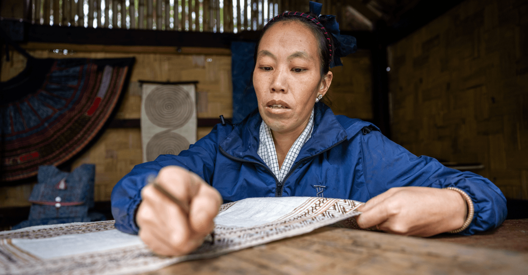 Voyage au Laos - atelier participatif de batik Hmong à Ock Pop Tok pour création de designs personnalisés