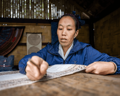 Voyage au Laos - atelier participatif de batik Hmong à Ock Pop Tok pour création de designs personnalisés