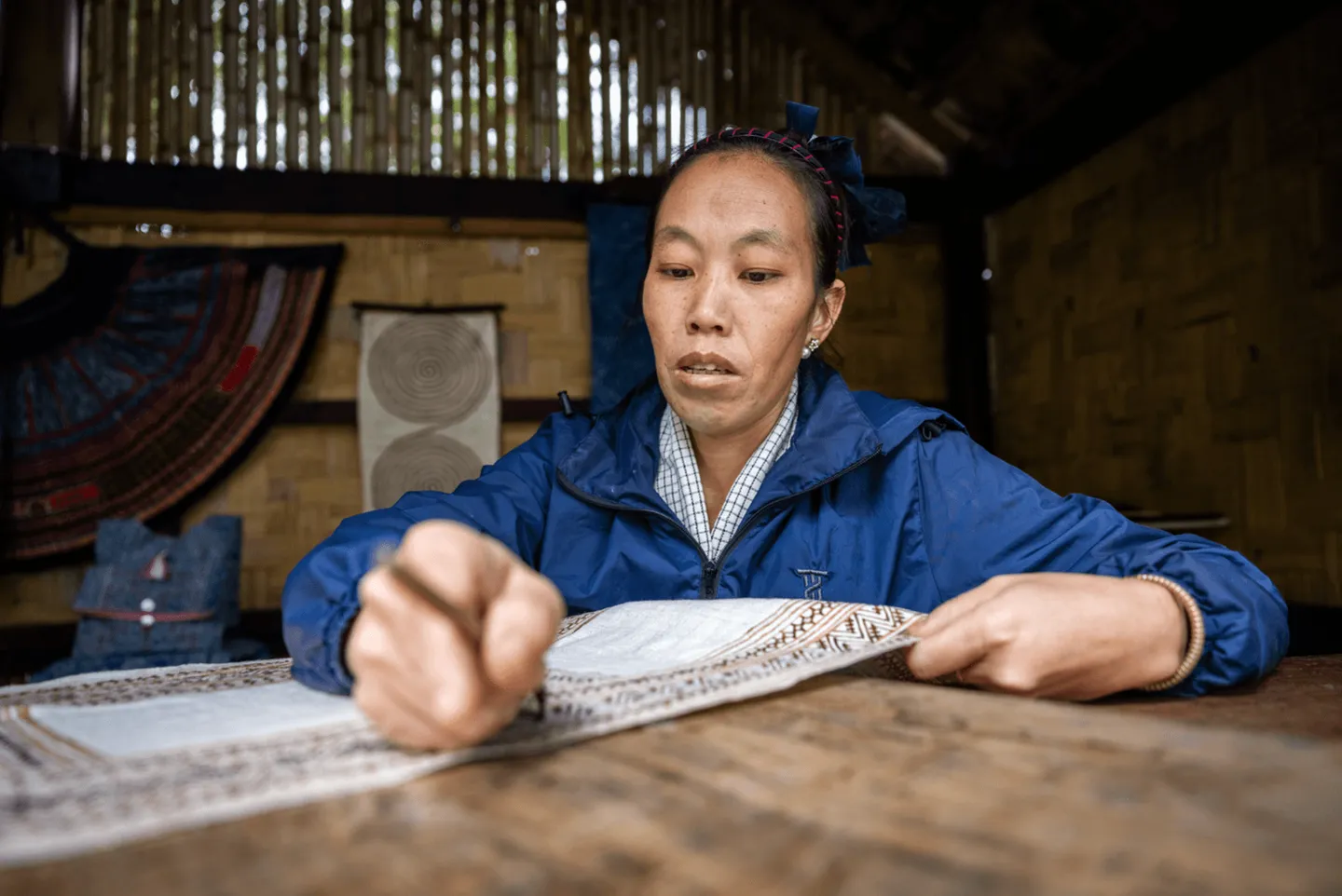 Voyage au Laos - atelier participatif de batik Hmong à Ock Pop Tok pour création de designs personnalisés
