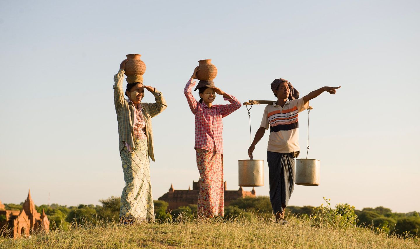 Burma-Bagan-traditional-asian-farmer 