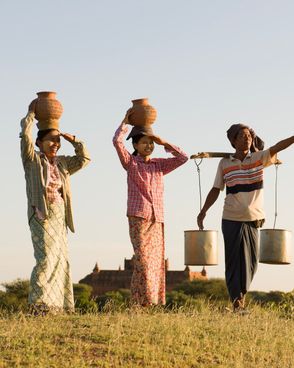 Burma-Bagan-traditional-asian-farmer 