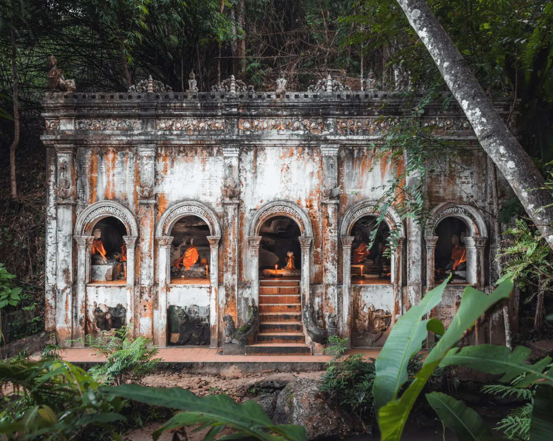 Voyage en Thaïlande - Wat Pha Lat, temple secret niché dans la jungle de Chiang Mai à mi-pente du Doi Suthep