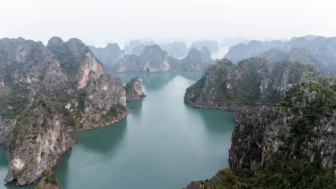 Voyage au Vietnam - Paysage de la baie de Bai Tu Long, vu des airs