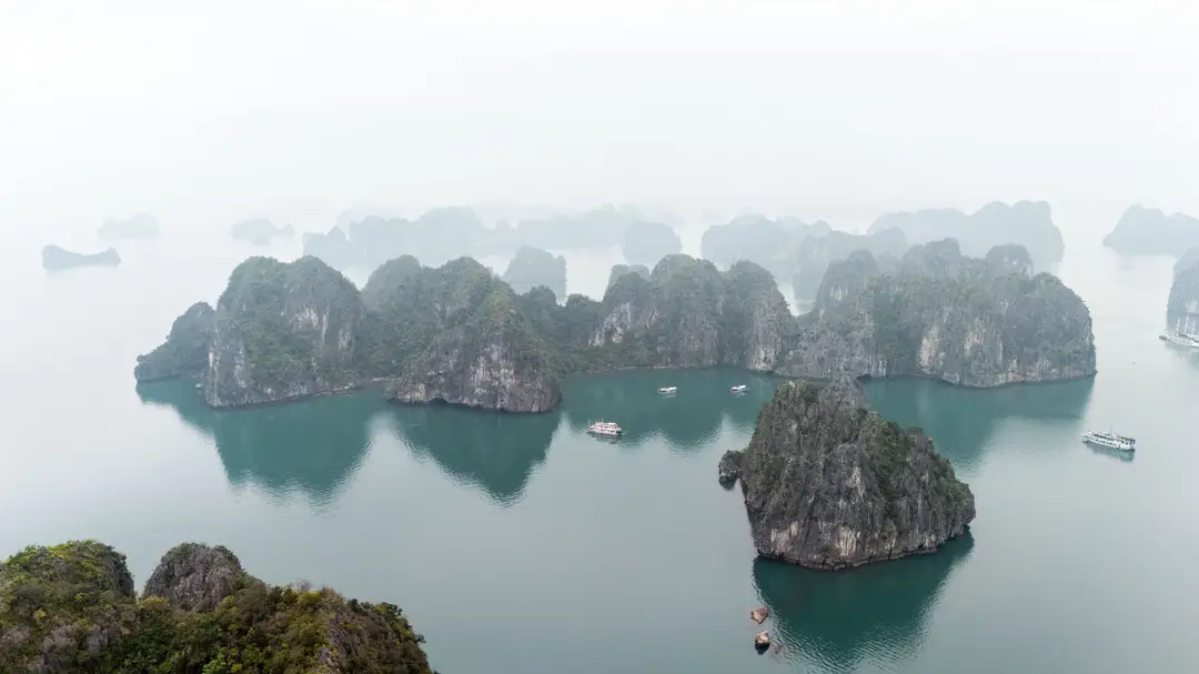 Voyage au Vietnam - La baie de Bai Tu Long, alternative qualitative à la Baie d'Halong, plus fréquentée