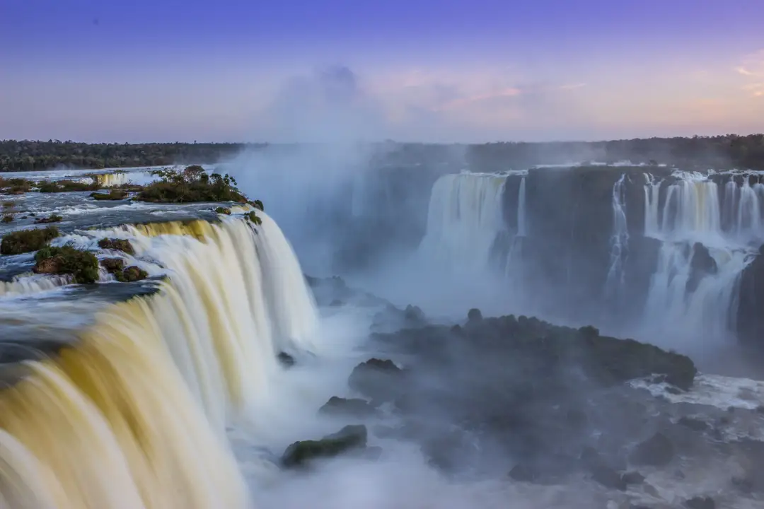 Chutes d’Iguazú au lever du soleil