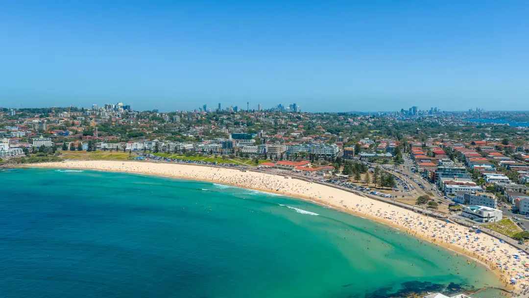 vue aérienne de la plage de Bondi, à Sydney.jpg