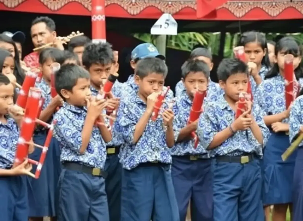 Indonesische Schulklasse auf Sulawesi