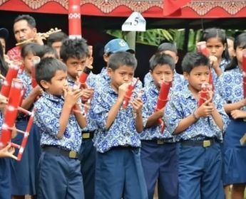 Indonesische Schulklasse auf Sulawesi