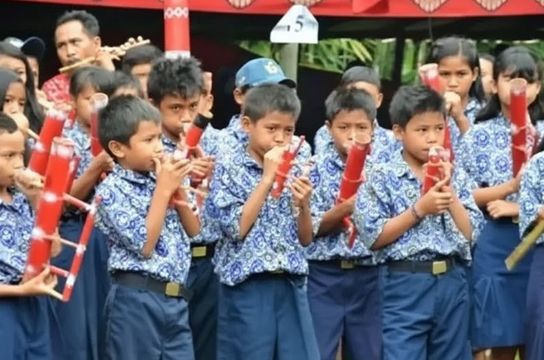 Indonesische Schulklasse auf Sulawesi
