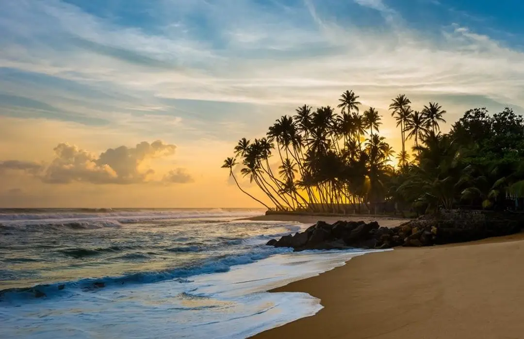 Plage de Dalawella, située près de Unawatuna sur la côte sud du Sri Lanka.