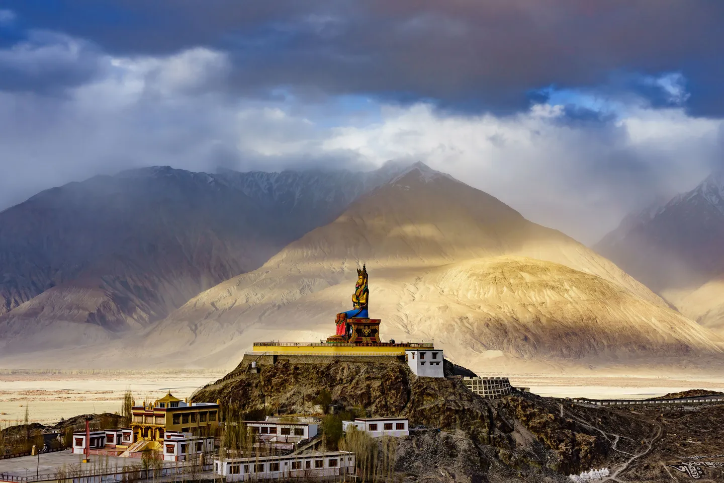 Voyage en Inde - Tout savoir sur les permis de voyage et formalités pour le Ladakh. Nos experts vous guident pour une immersion spirituelle réussie dans le Nord de l'Inde.