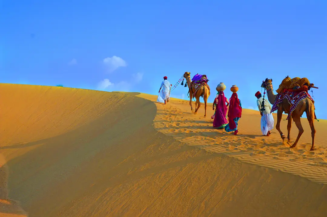 Voyage en Inde - Guide pratique Rajasthan : comment s'habiller, gérer son budget et choisir la période idéale pour un safari à dos de chameau dans le désert indien