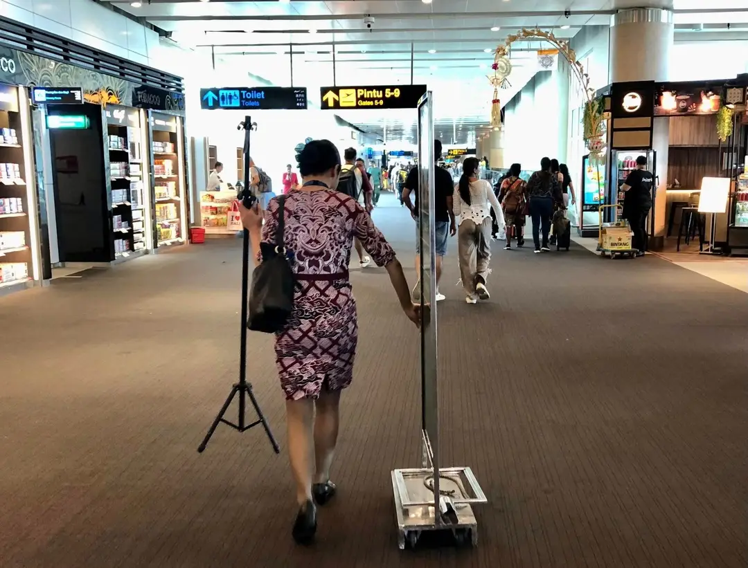 Hôtesse aéroport Bali