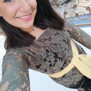 Portrait d’Alisha Estevez, experte Shanti Travel en Indonésie & Bali, passionnée par les rizières, les temples et les voyages culturels.