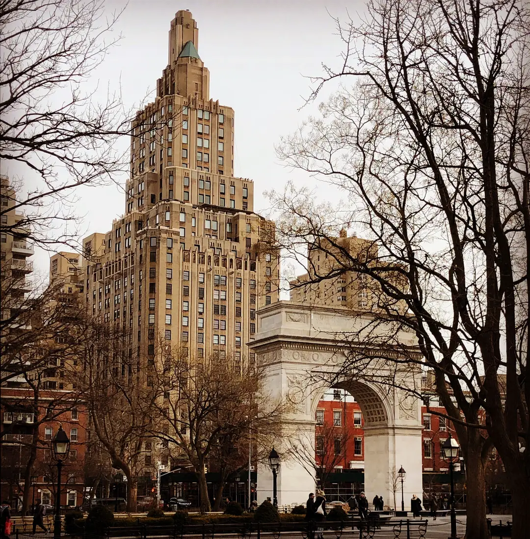 Arc de Washington Square capturé avec le paysage urbain de New York