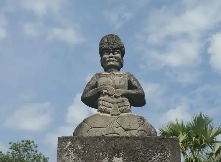 Eine traditionelle Statue in Indonesien auf Sumba