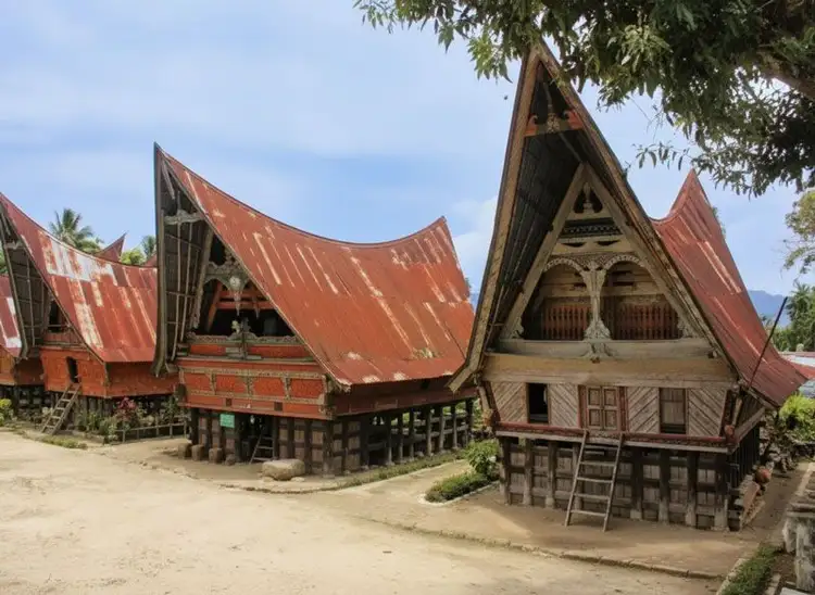 Besuch eines Batak Dorfs auf Sumatra