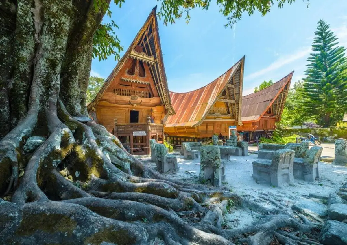 Besuch eines traditionellen Batak Hauses auf Sumatra