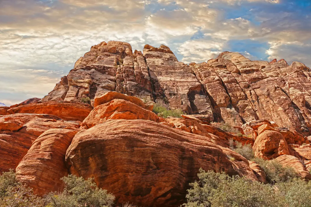 Formations rocheuses du Red Rock Canyon au coucher du soleil.