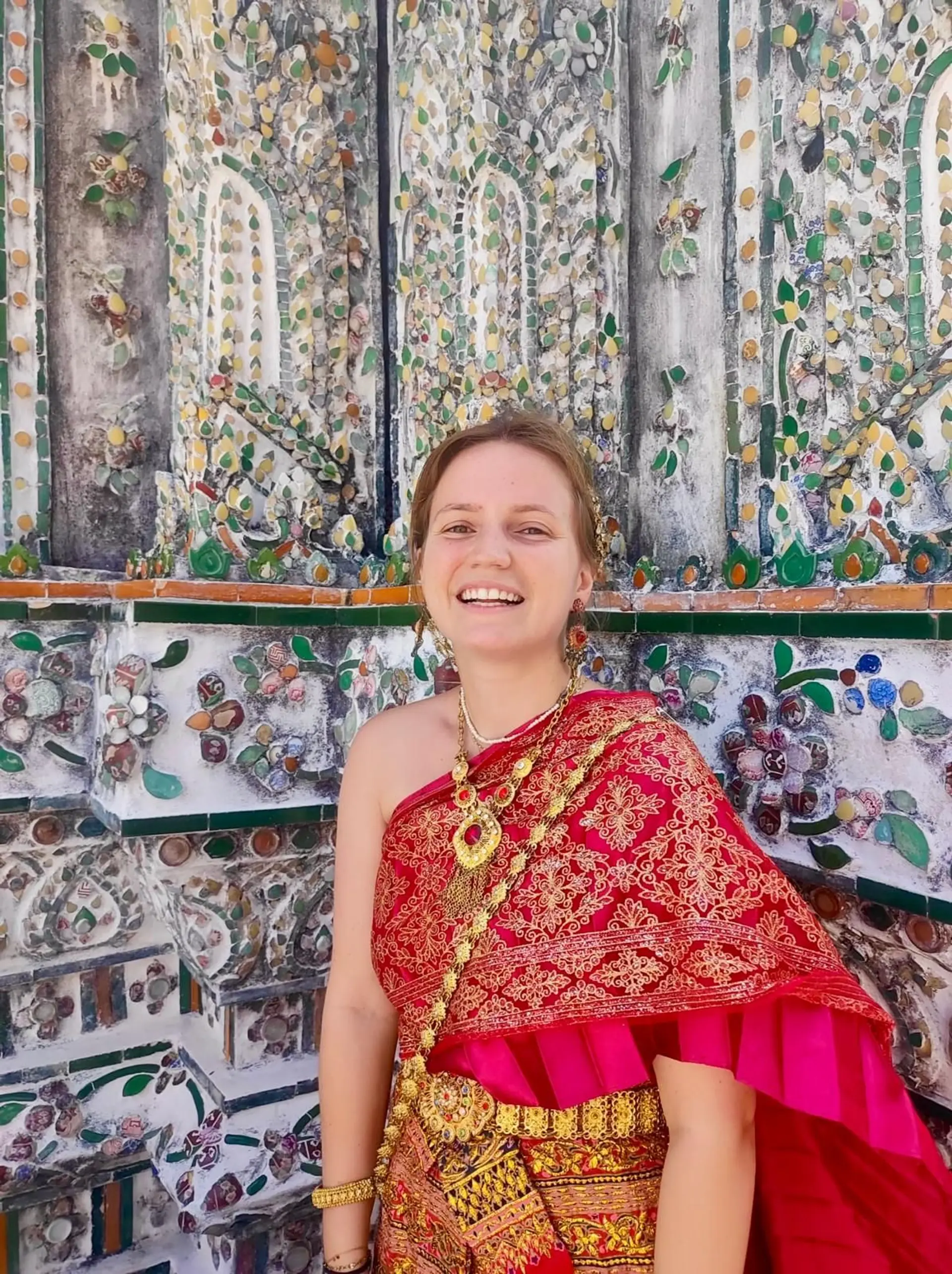 Portrait de Carla, experte Shanti Travel en Thaïlande, amoureuse du temple Doi Suthep et des instants spirituels au lever du soleil à Chiang Mai.