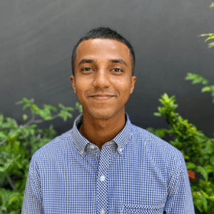 Portrait de Chathura Muhandiram, expert Shanti Travel au Sri Lanka, amoureux de la péninsule de Kalpitiya et de ses grands espaces marins.